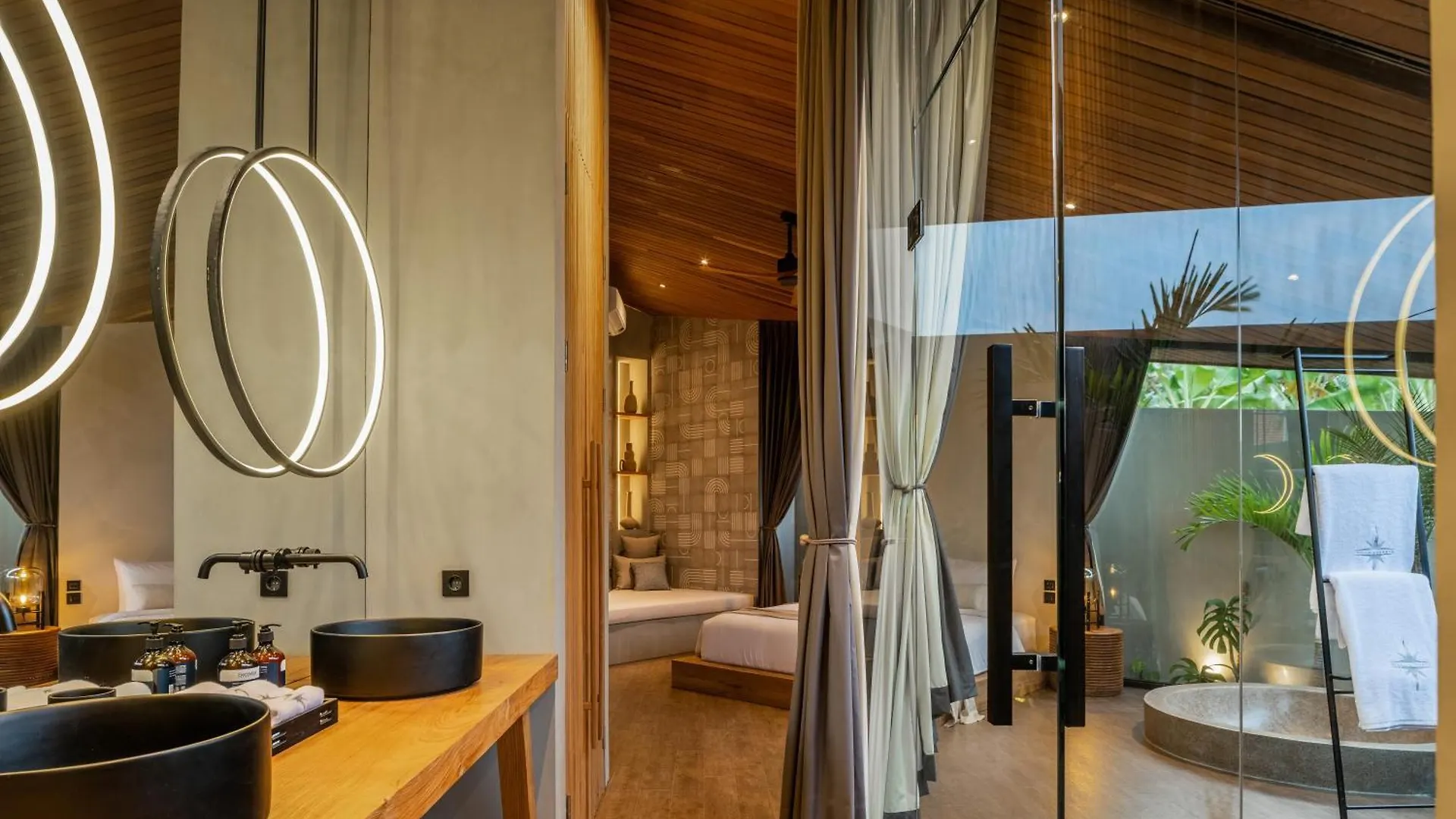 House Of Winds Complex - Luxury 6Br Tropical Oasis 2X3Br Villas In Canggu Kerobokan  Indonesia