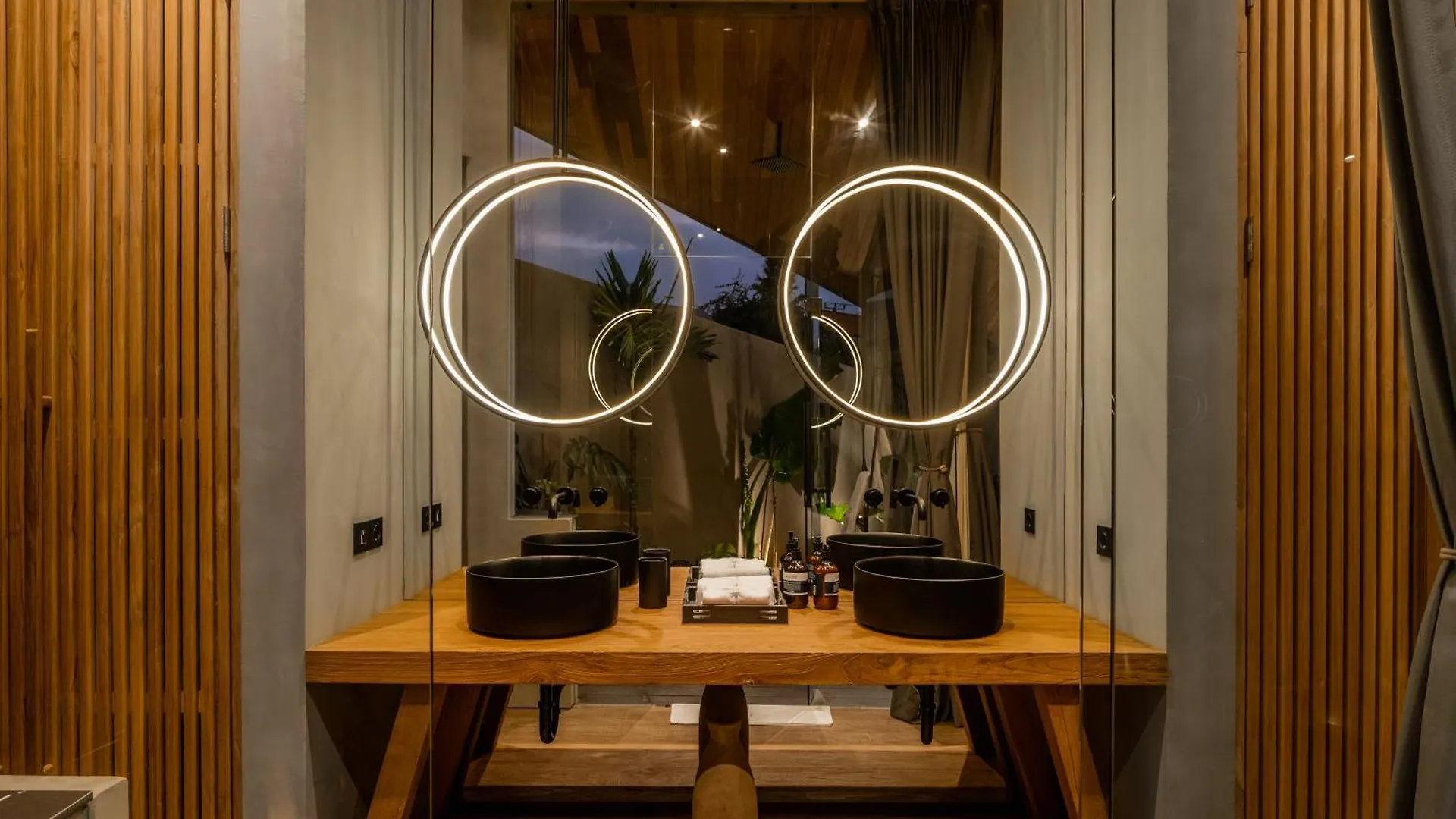 House Of Winds Complex - Luxury 6Br Tropical Oasis 2X3Br Villas In Canggu Kerobokan  0*, Kerobokan (Bali)